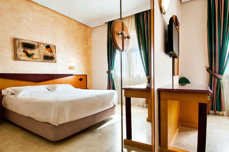 Hotel Del Val - Parking Gratuito Andújar Kültér fotó
