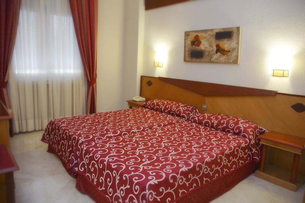 Hotel Del Val - Parking Gratuito Andújar Kültér fotó