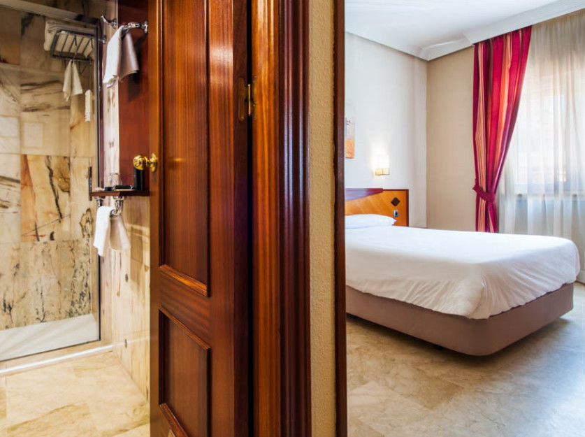 Hotel Del Val - Parking Gratuito Andújar Kültér fotó